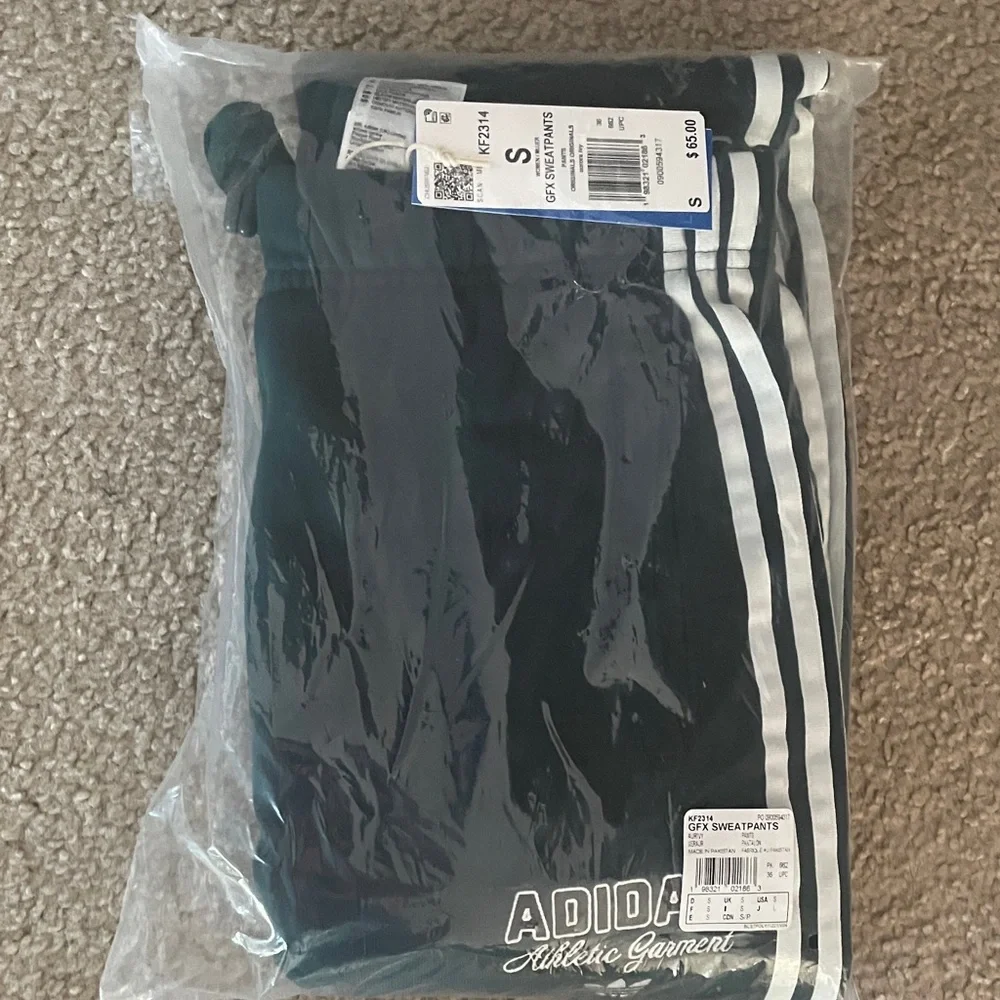 ADIDAS ORIGINALS ATHL DEPT LOOSE GRAPHIC
SWEAT WOMENS PANTS SMALL - Picture 8 of 9